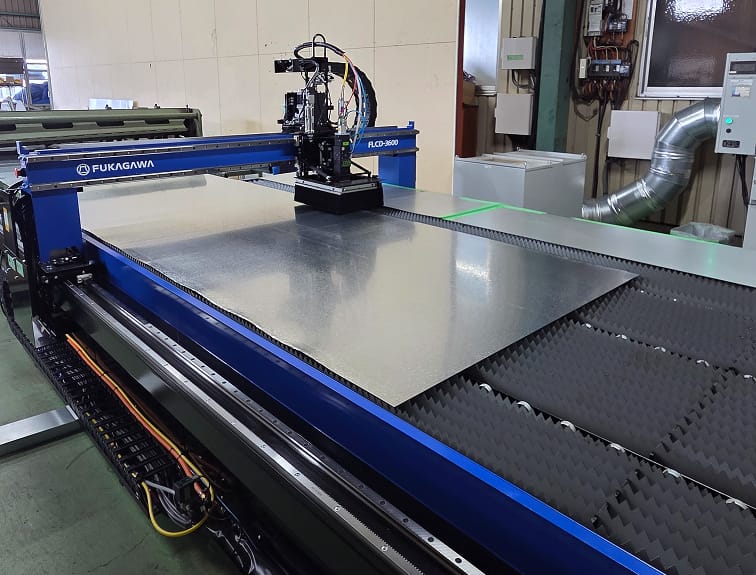 レーザー切断機